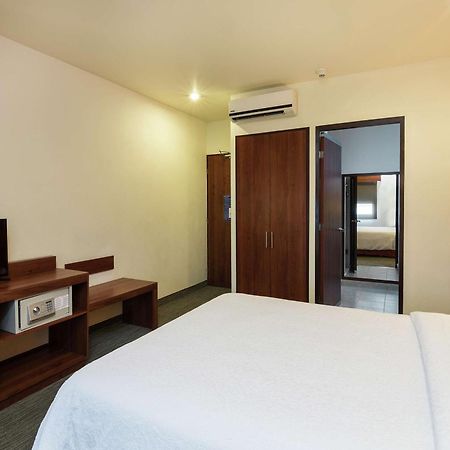Hampton By Hilton San Juan Del Rio Hotel Eksteriør billede