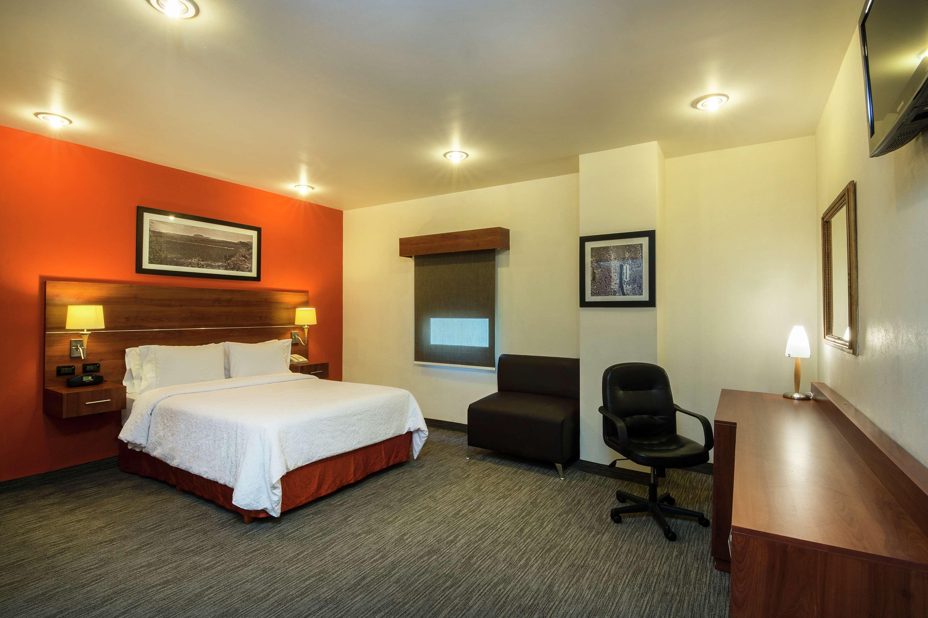 Hampton By Hilton San Juan Del Rio Hotel Eksteriør billede