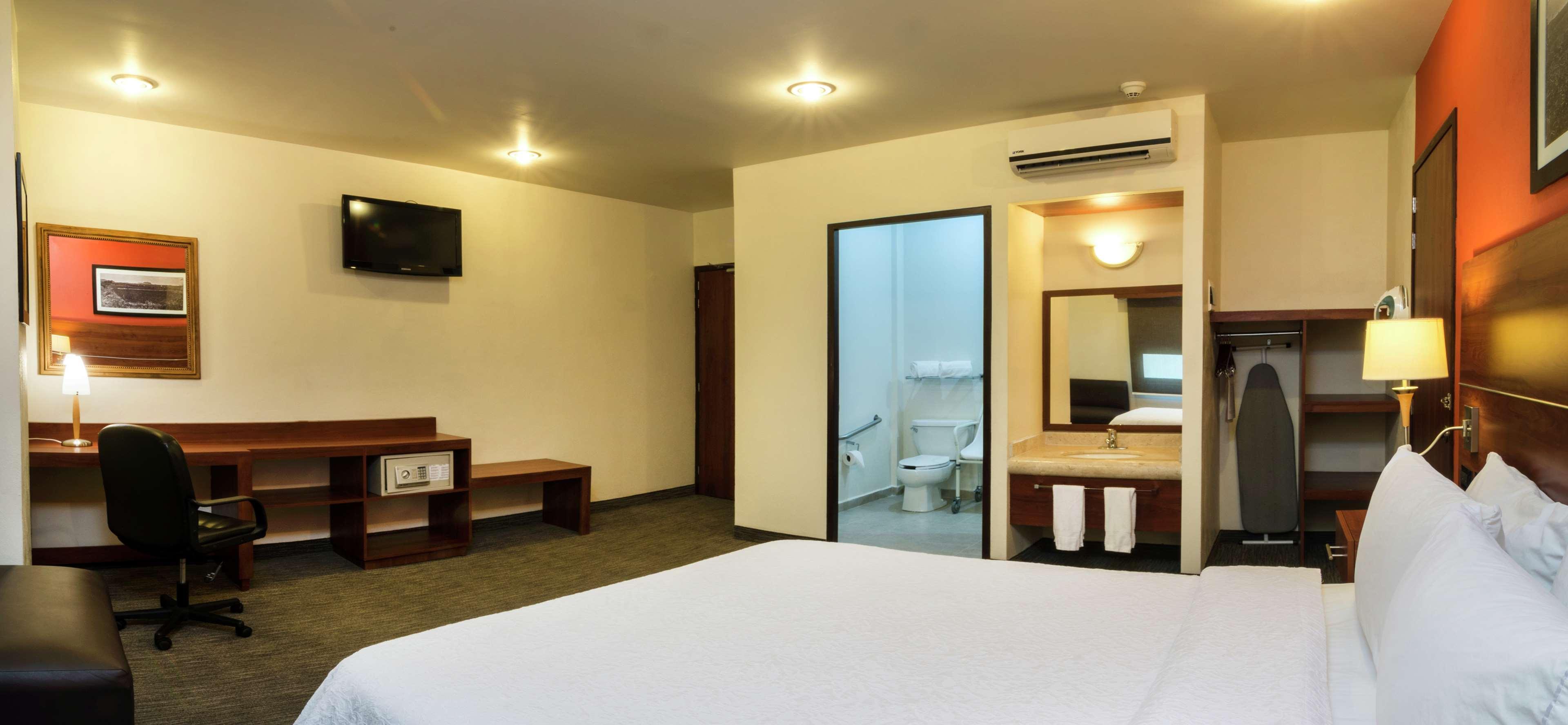 Hampton By Hilton San Juan Del Rio Hotel Eksteriør billede