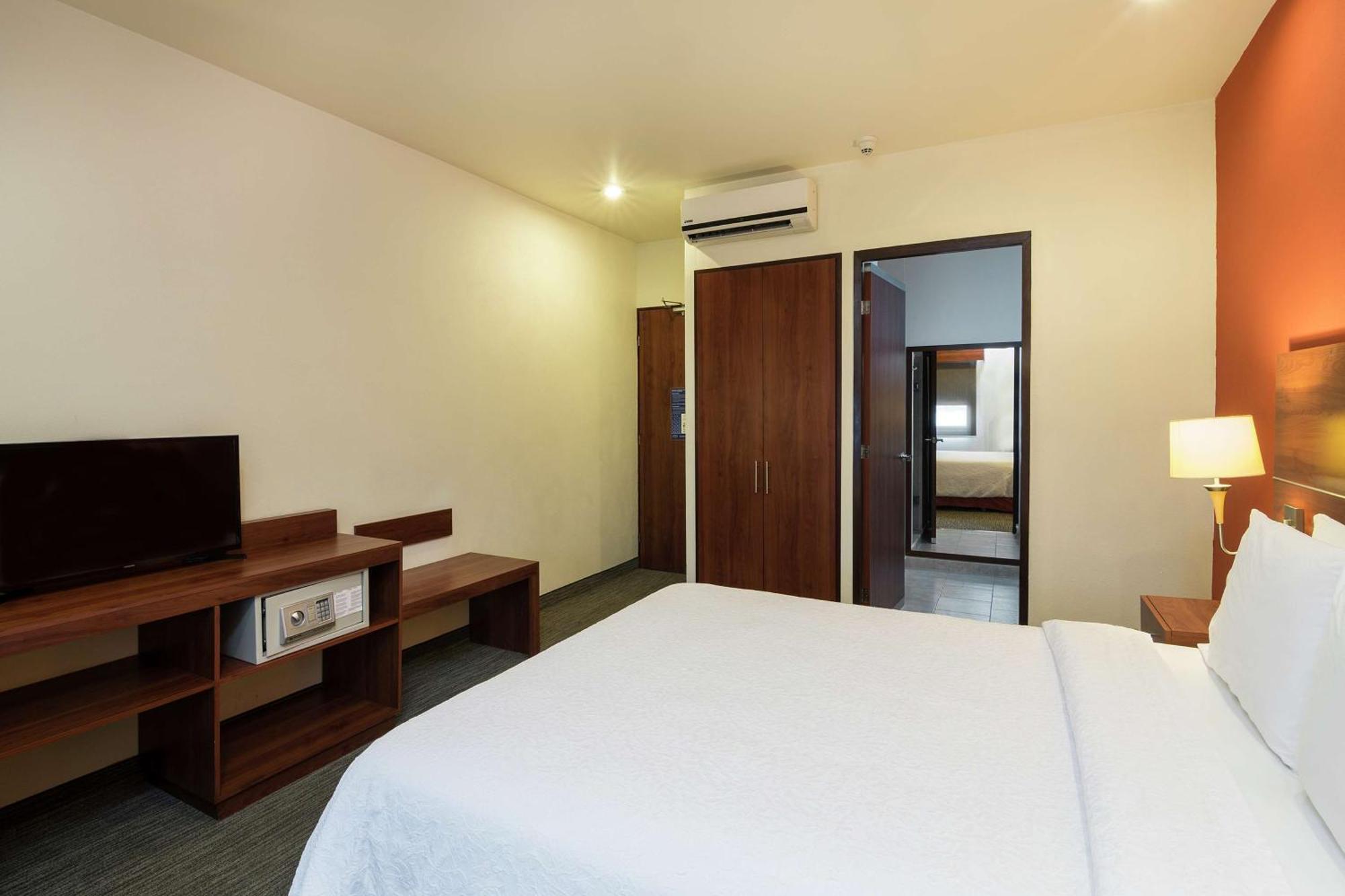 Hampton By Hilton San Juan Del Rio Hotel Eksteriør billede