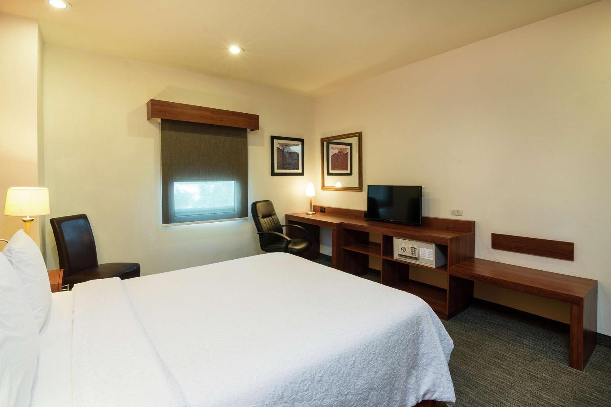 Hampton By Hilton San Juan Del Rio Hotel Eksteriør billede
