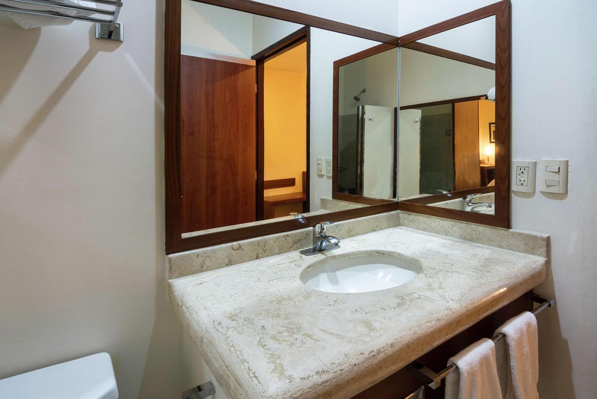 Hampton By Hilton San Juan Del Rio Hotel Eksteriør billede