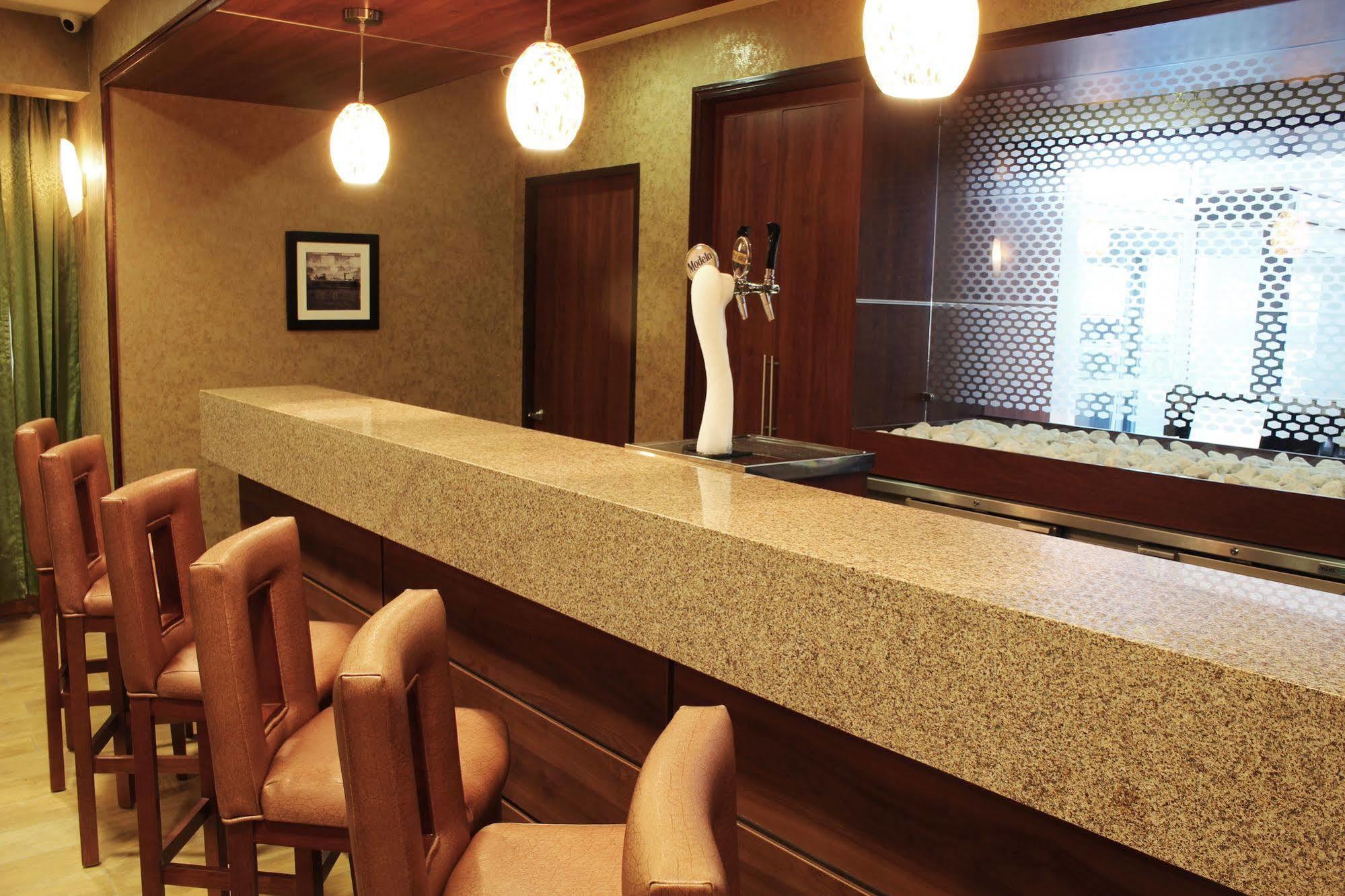 Hampton By Hilton San Juan Del Rio Hotel Eksteriør billede
